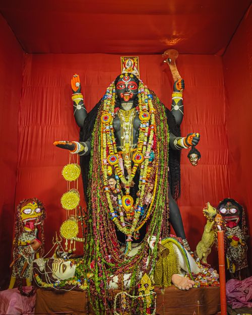 Free Intricate idol of Goddess Kali from a Kolkata festival, rich in colors and traditions. Stock Photo