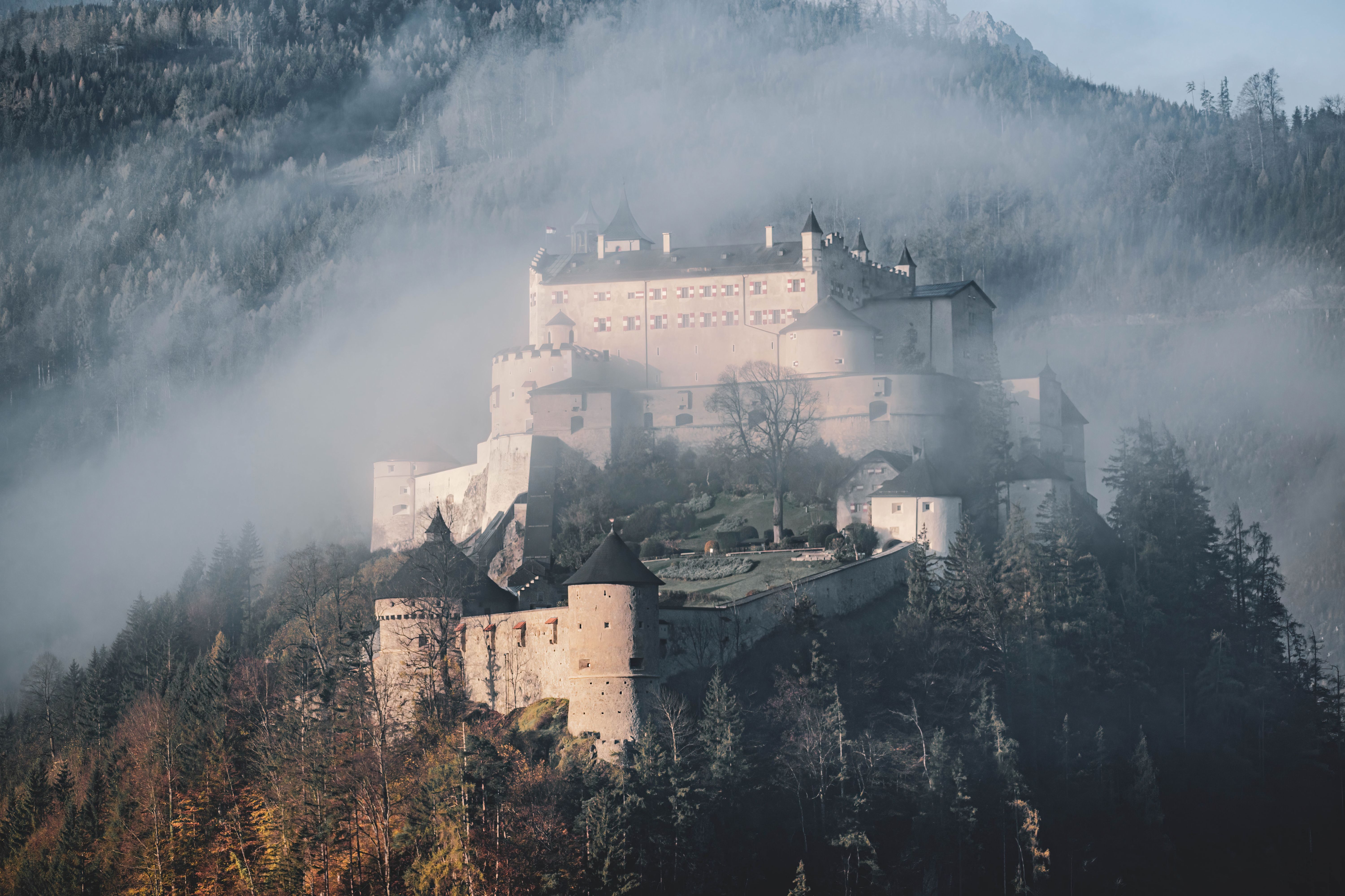 Burg Hohenwerfen — sokolnické show