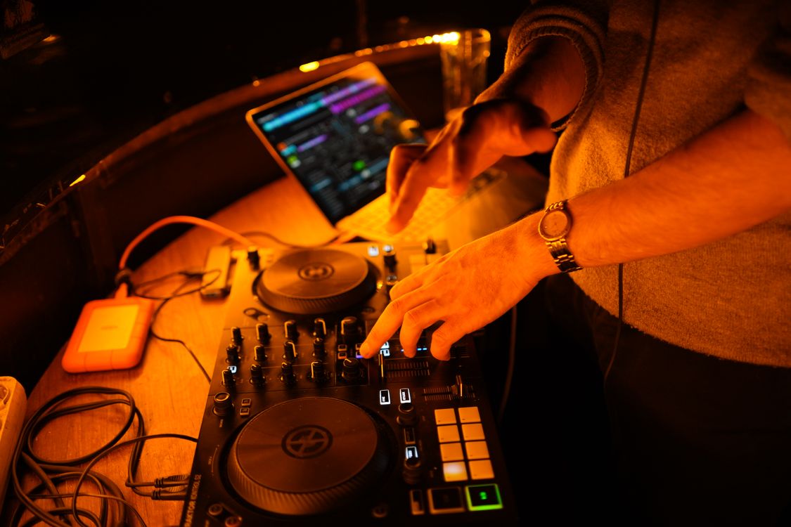 Turntables Mixing Close-up of DJ mixing music on turntables · Free Stock Photo