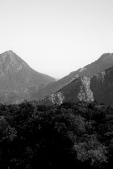 Captivating black and white photo of majestic mountains with dramatic contrast.