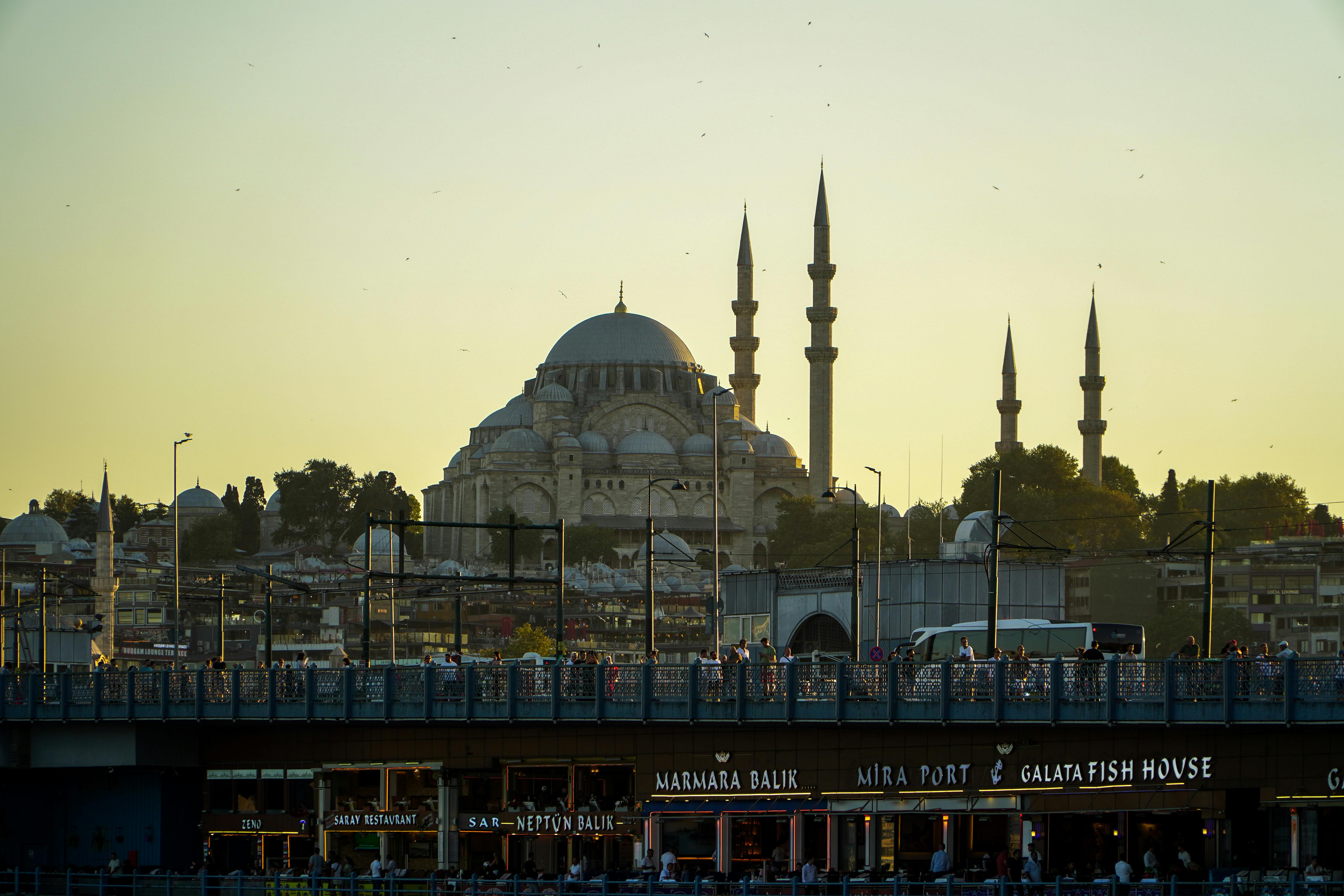 suleymaniye mosque at sunset in istanbul