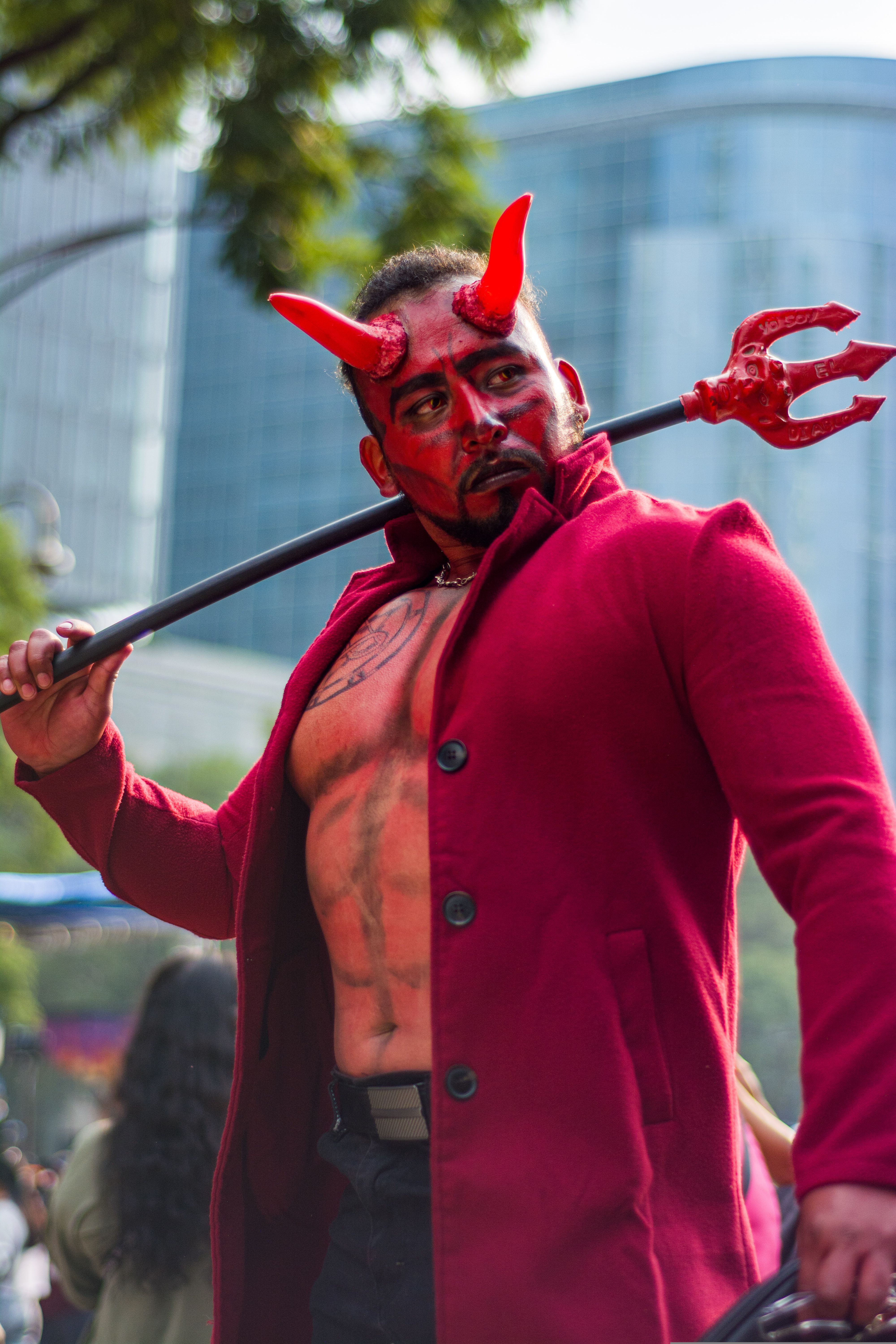 Vibrant Dia de los Muertos Street Parade Costume · Free Stock Photo