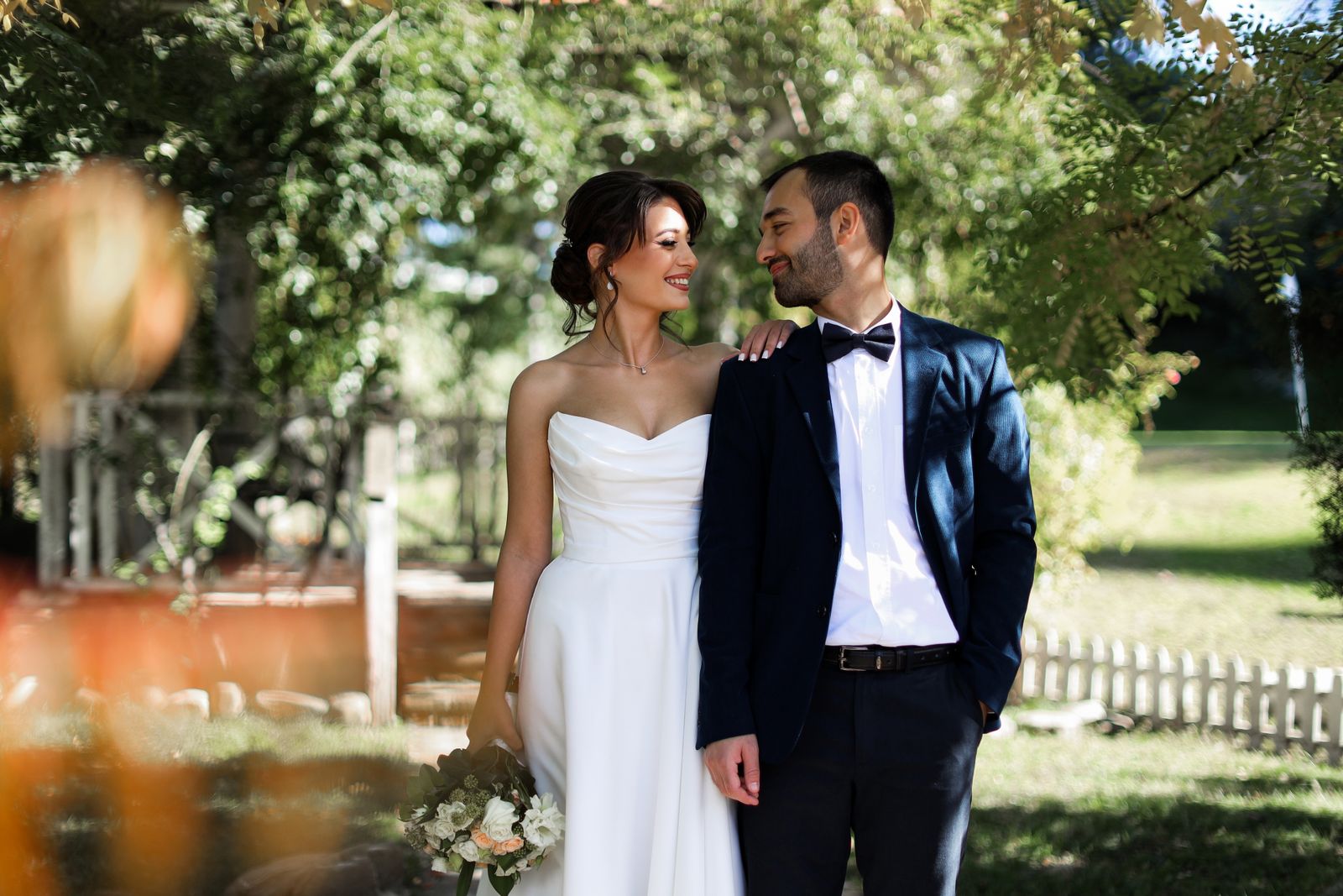 Claudia y Osvaldo en el jardín