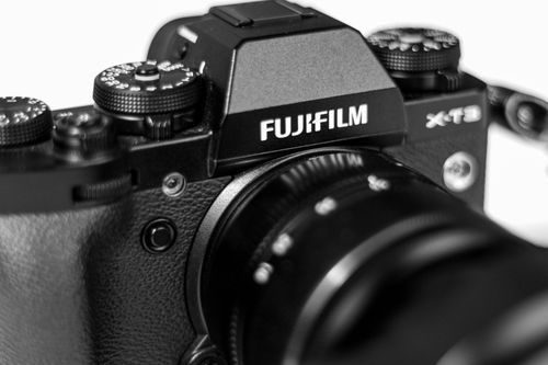 Free Detailed close-up of a Fujifilm X-T3 camera showcasing intricate details in monochrome. Stock Photo