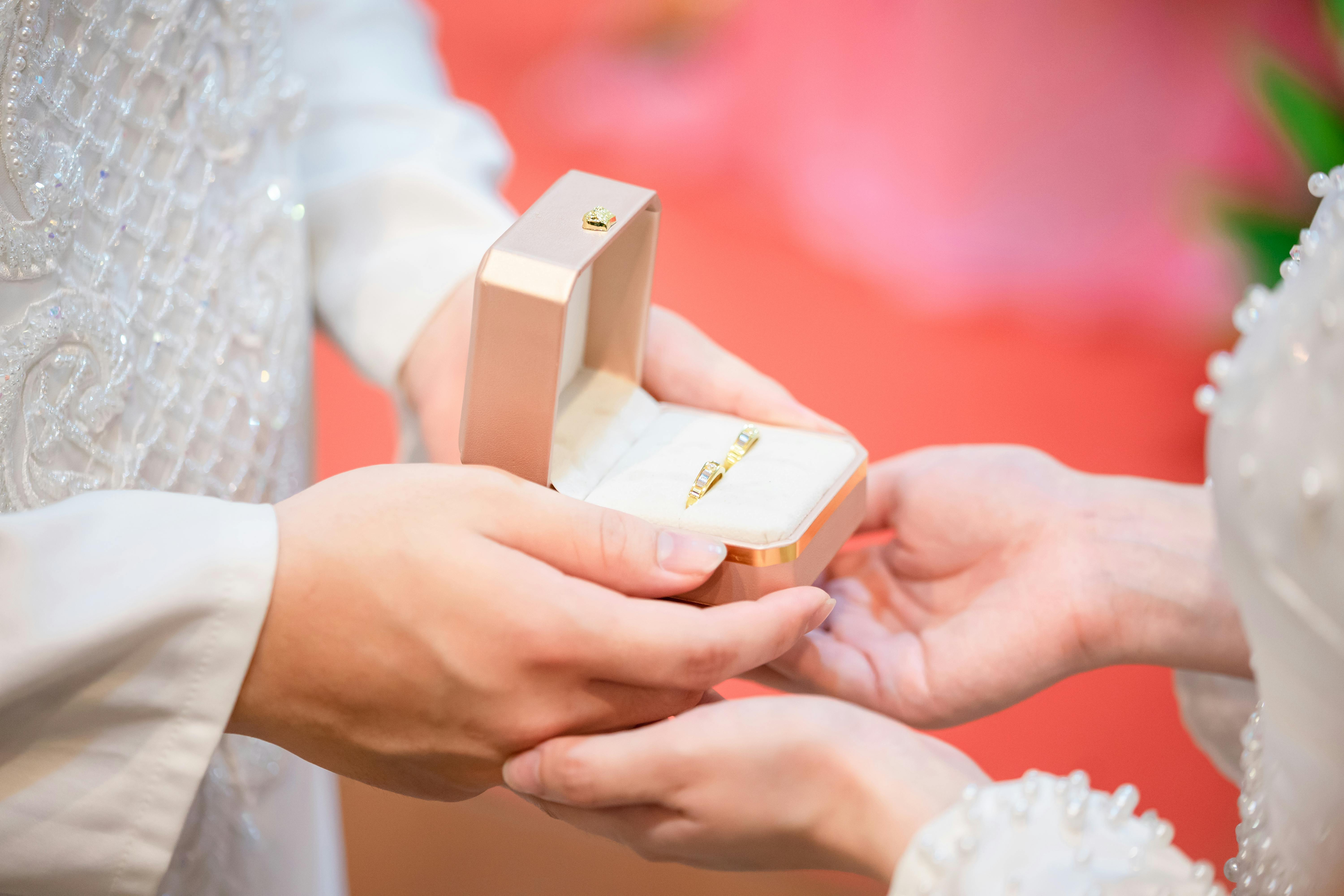 Menilik Kemewahan Souvenir Pernikahan Al & Alyssa: Inspirasi Mewah untuk Momen Bahagiamu!