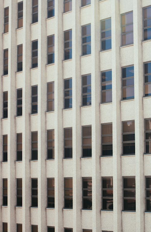 Bâtiment En Béton Blanc