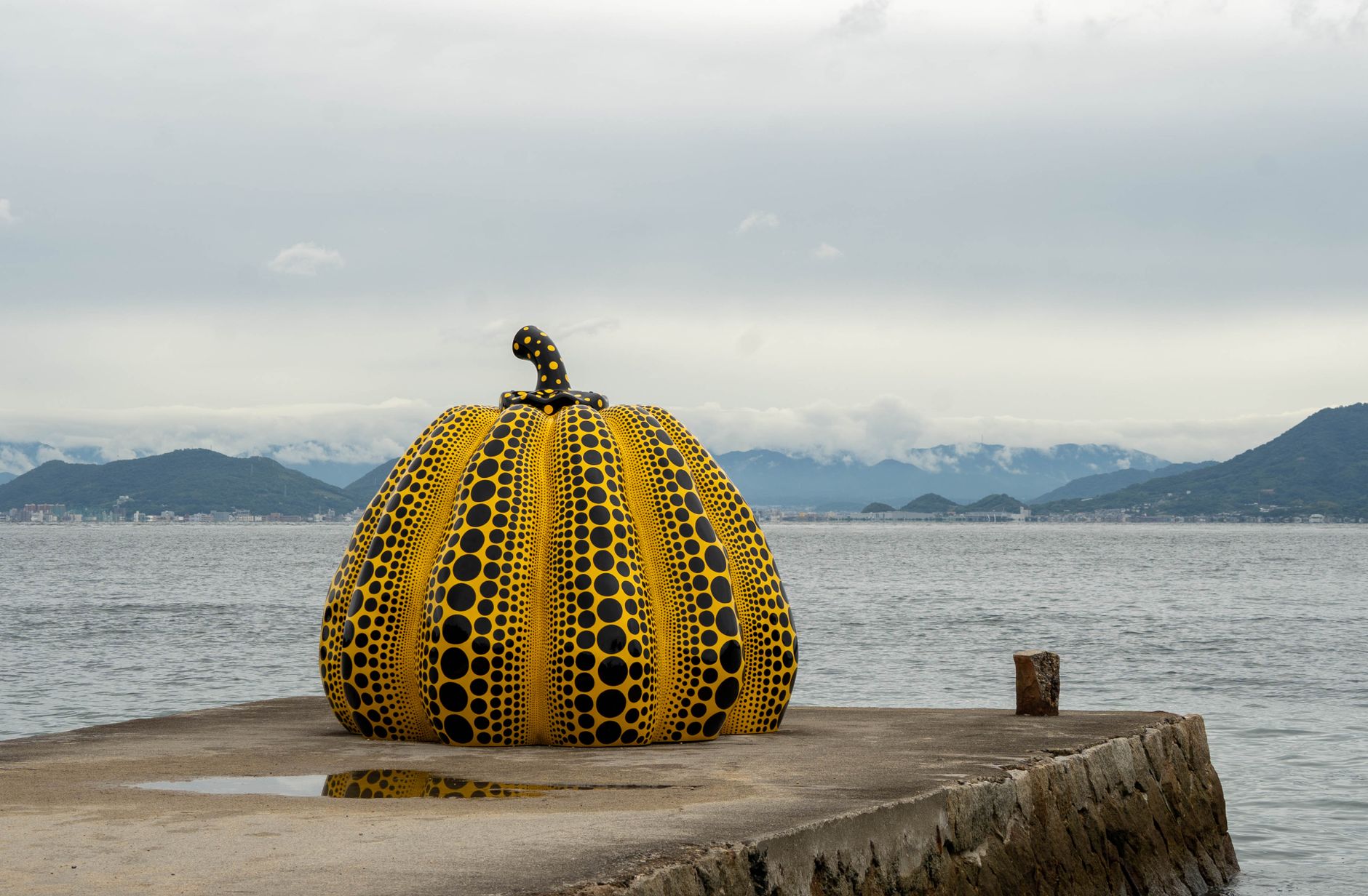 Obituário: Yayoi Kusama fez arte a partir de alucinações e disse que enfrentaria Picasso e Matisse com suas bolinhas coloridas