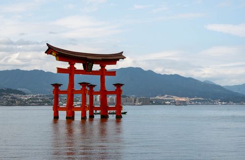Free Majestic view of the iconic red torii gate in Japan's Hiroshima Bay. Stock Photo