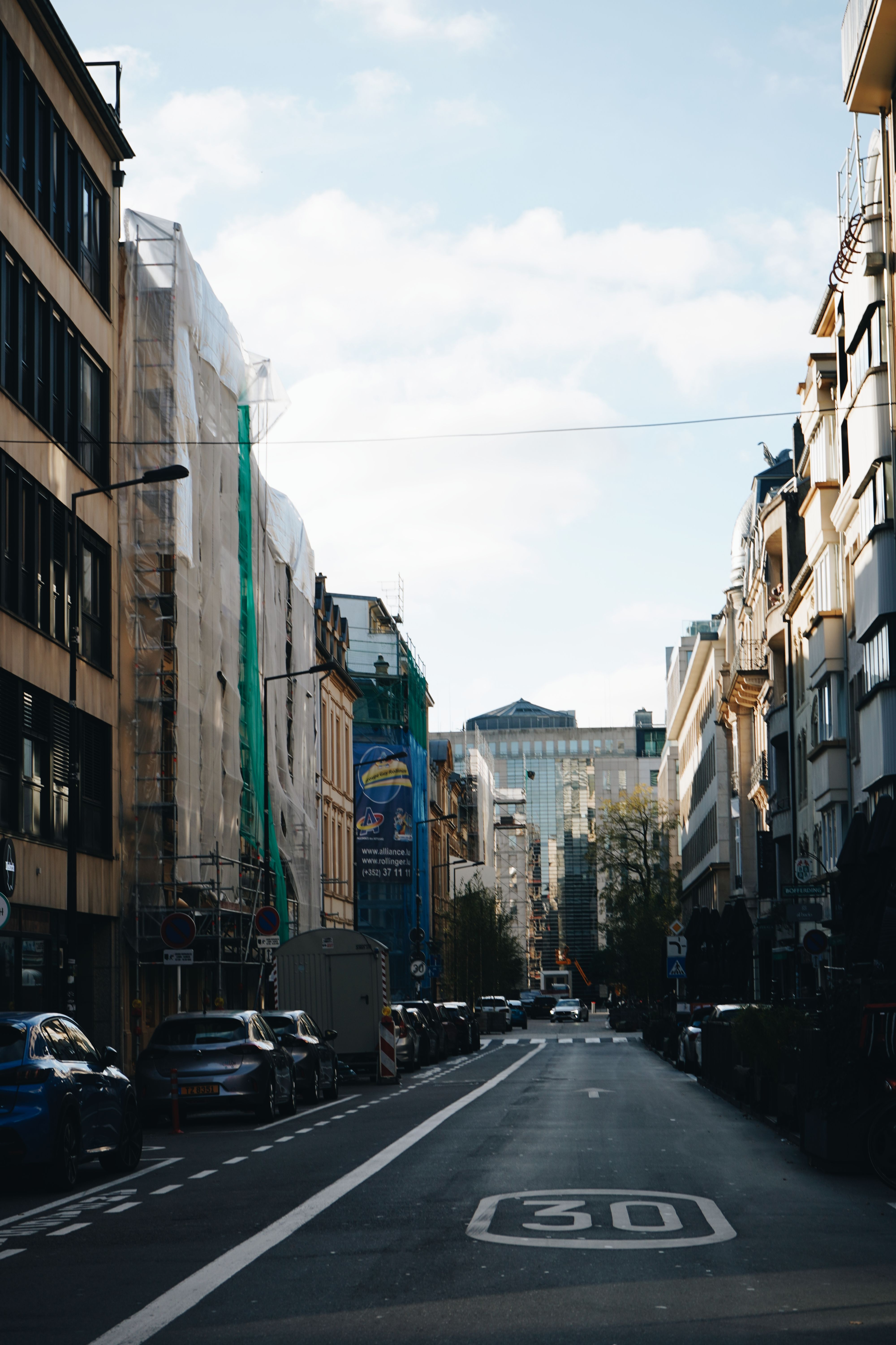 Urban Street with Modern Architecture and Cars · Free Stock Photo