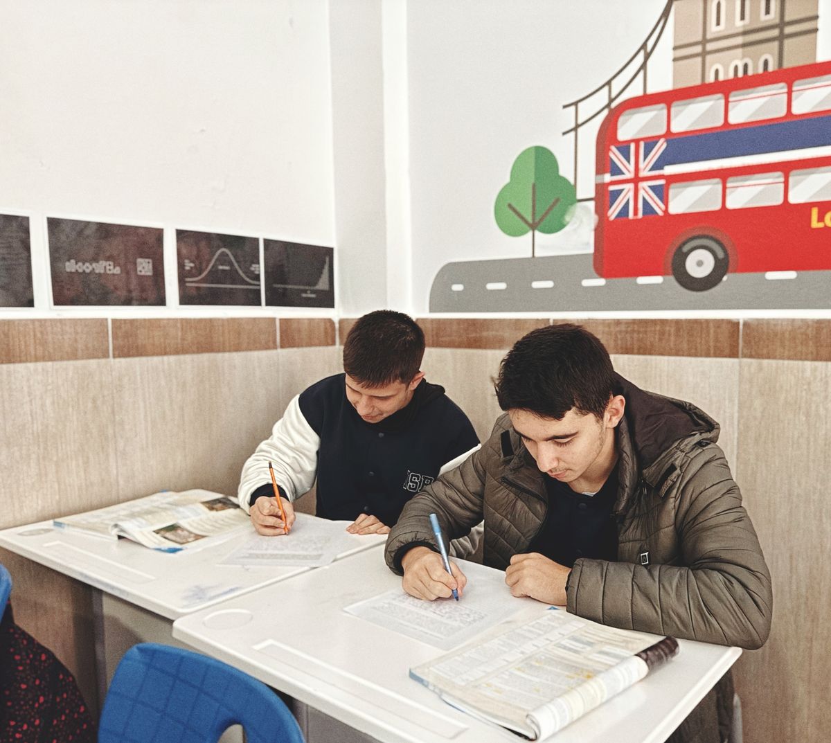 A Wizard Centro tem curso de inglês para viagem e negócios?