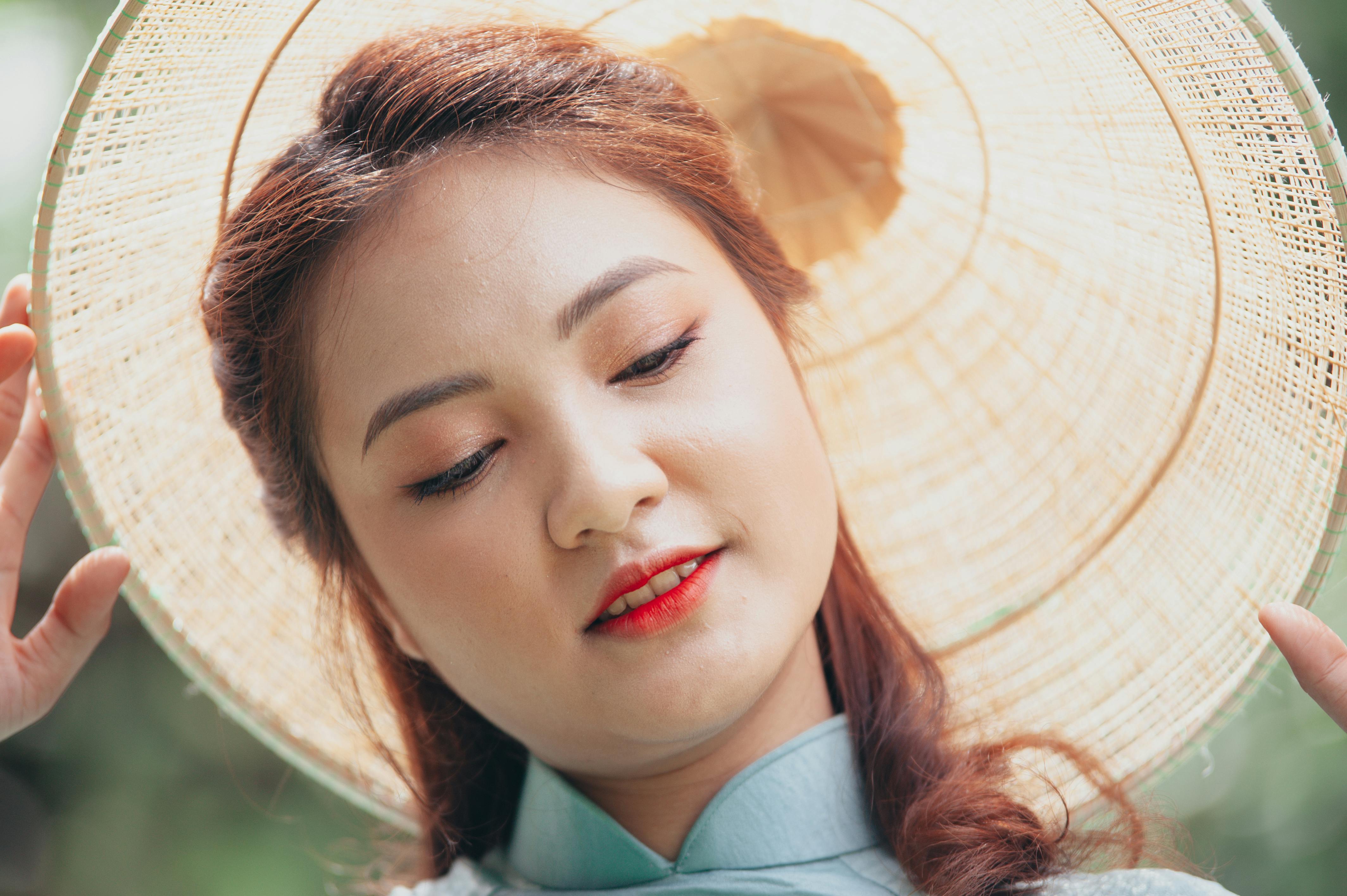 Lông Mày Giao Nhau: Tốt Hay Xấu? Chuyên Gia Giải Mã Vận Mệnh!