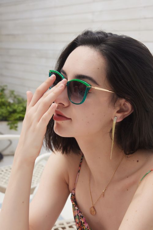 Free Chic woman in sunglasses poses outdoors, showcasing fashion and elegance. Stock Photo