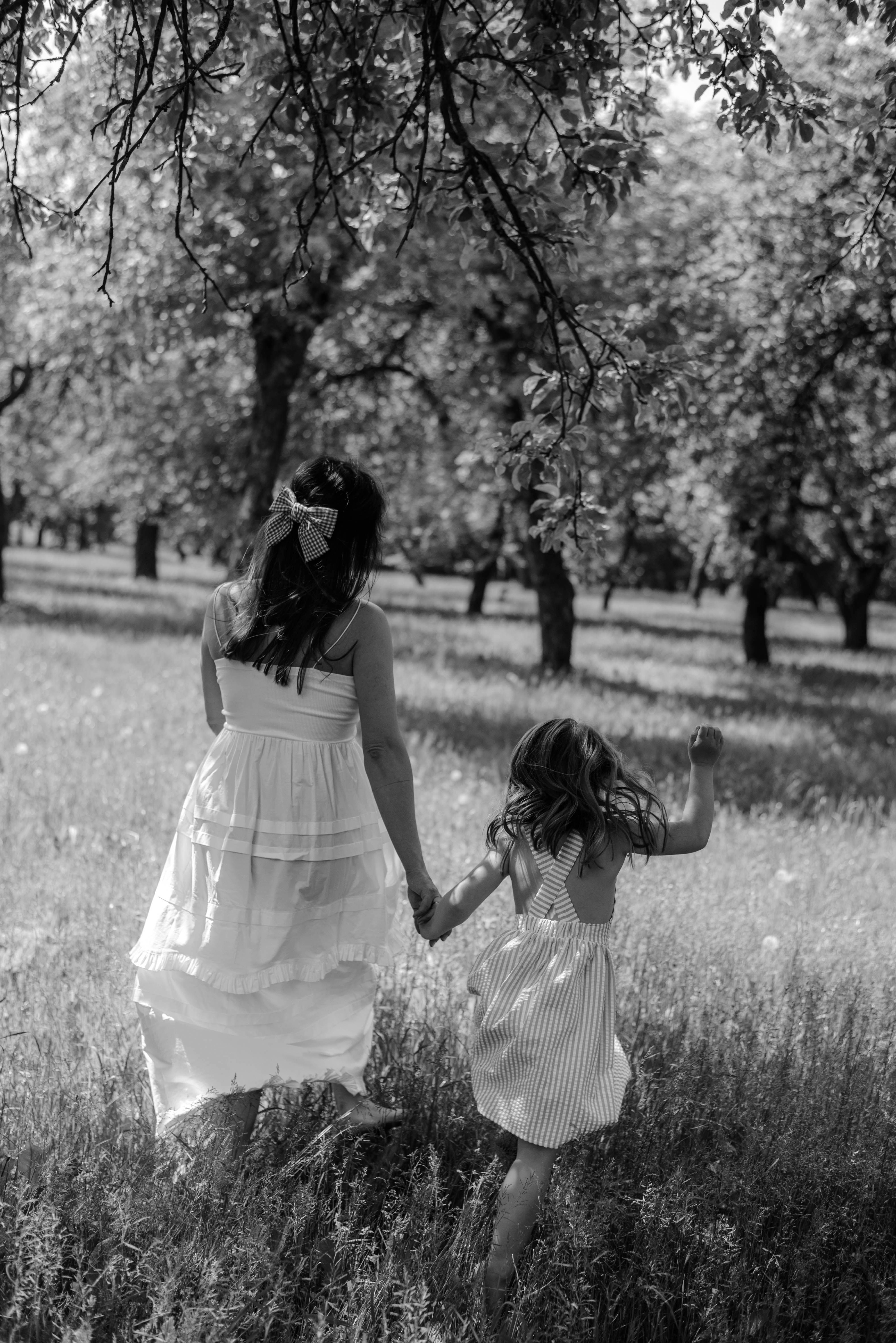 Madre Besando A Su Hija · Foto de stock gratuita