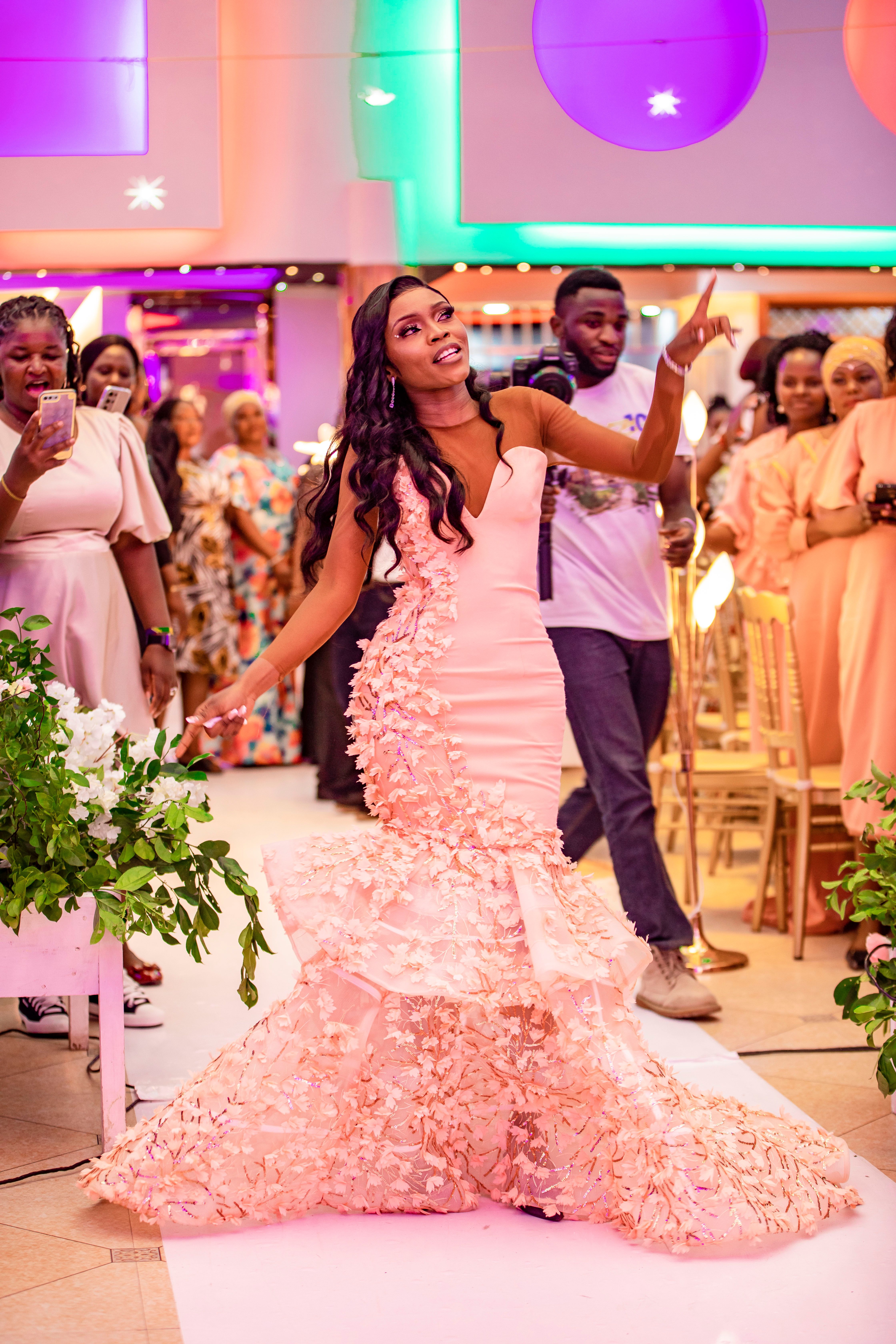 [ColoSach]-a-joyous-wedding-reception-with-a-bride-in-a-stunning-pink-dress-amidst-a-colorful-and-vibrant-crowd.