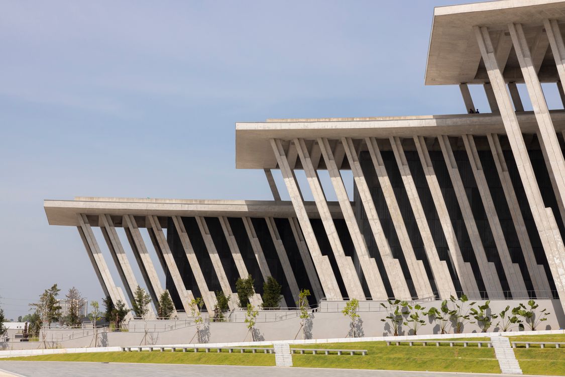 Estructura Arquitectónica Moderna Con Diseño Angular · Foto de stock ...