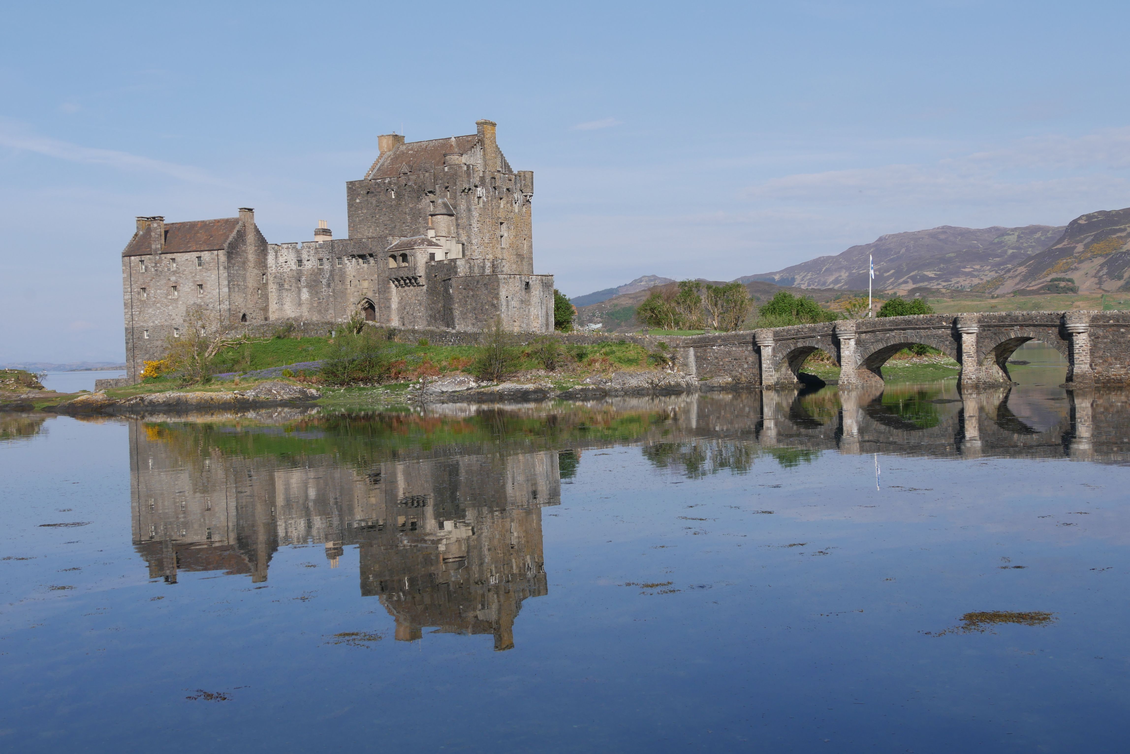 Eilean Donan Castle by the Loch in Scotland · Free Stock Photo