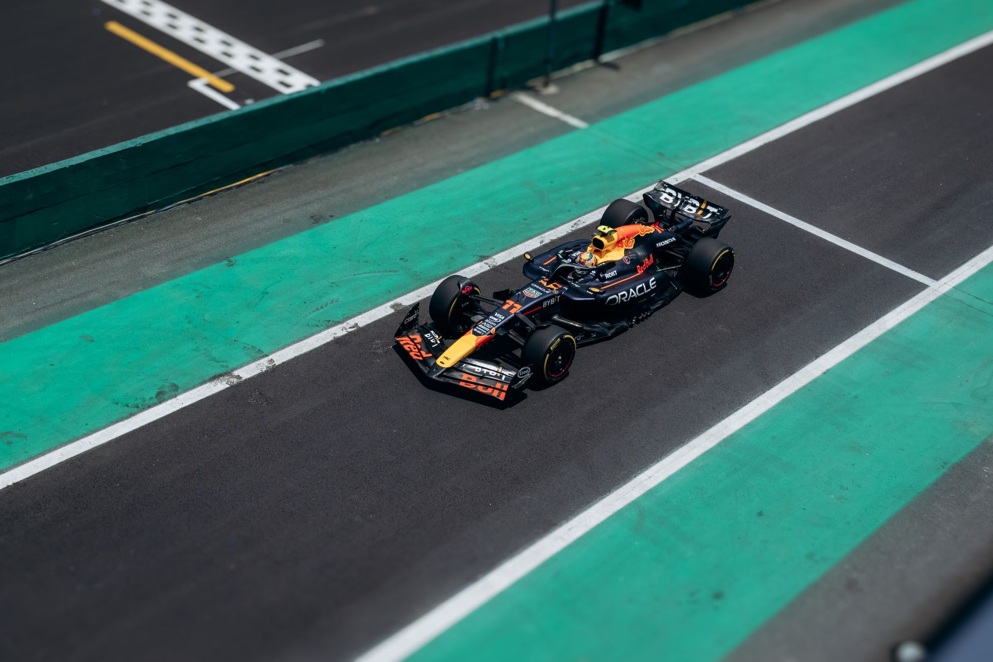 Isack Hadjar crasht zwaar tijdens vrije training GP van Monaco