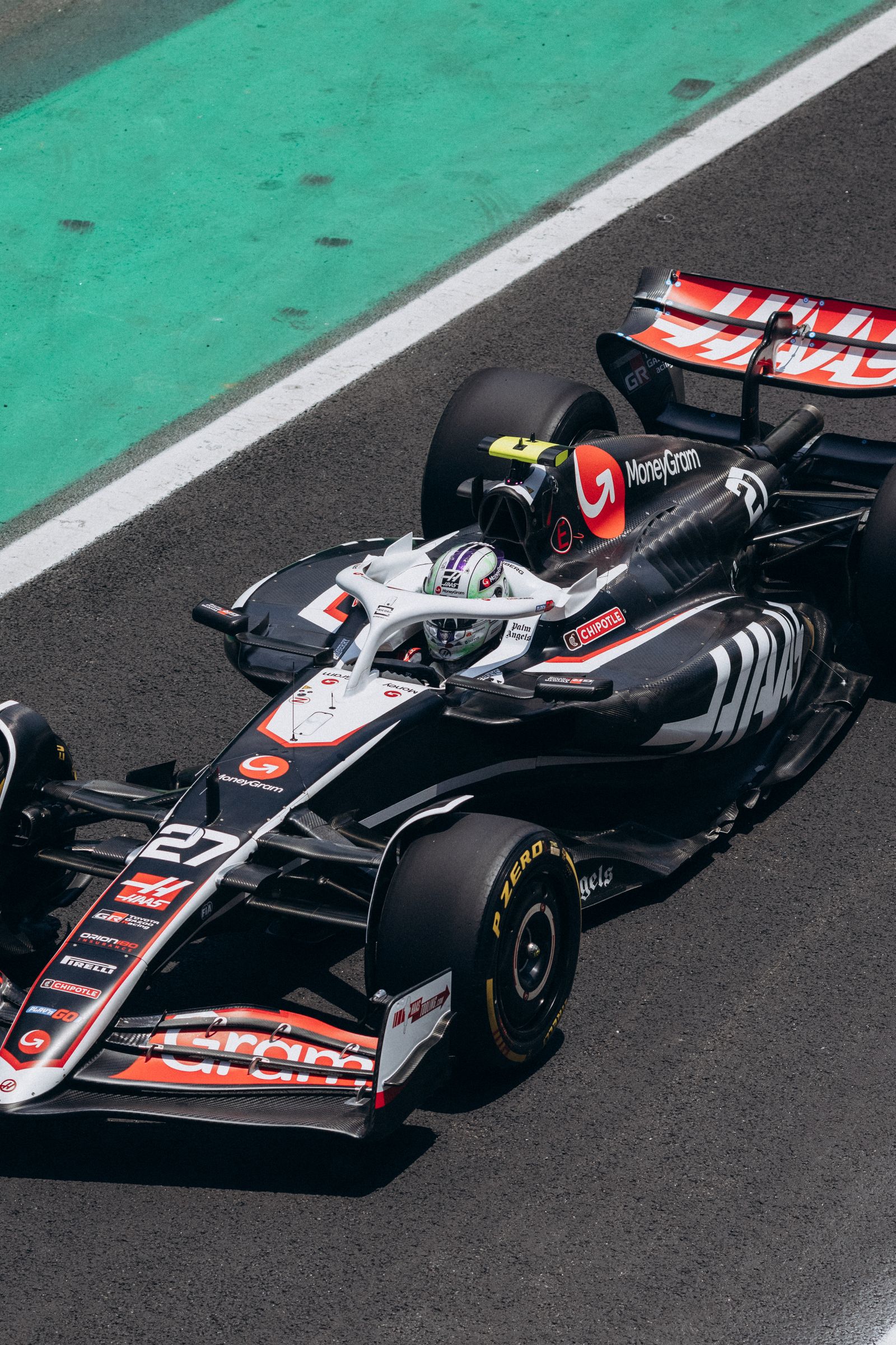 High-Speed Formula 1 Racing Action on Track · Free Stock Photo