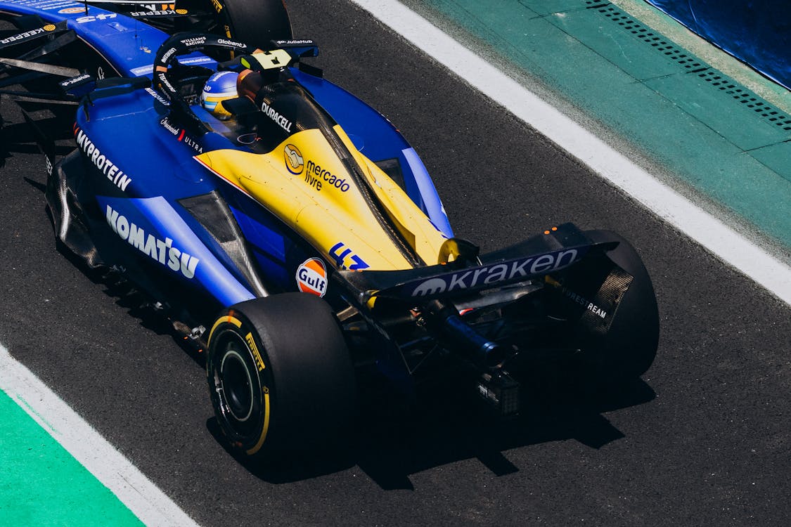 High-Speed Formula Race Car on Track · Free Stock Photo