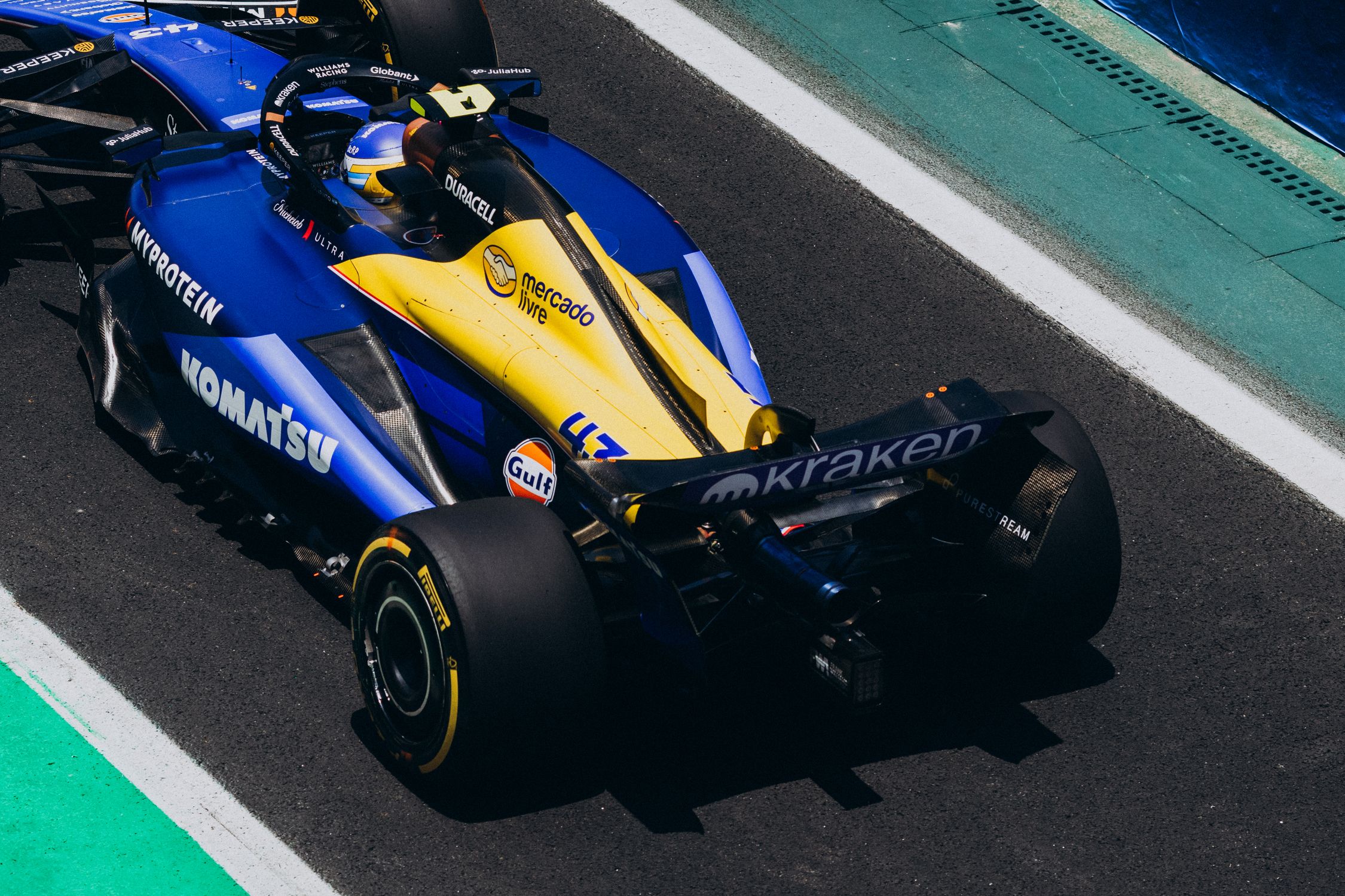 High-Speed Formula Race Car on Track · Free Stock Photo