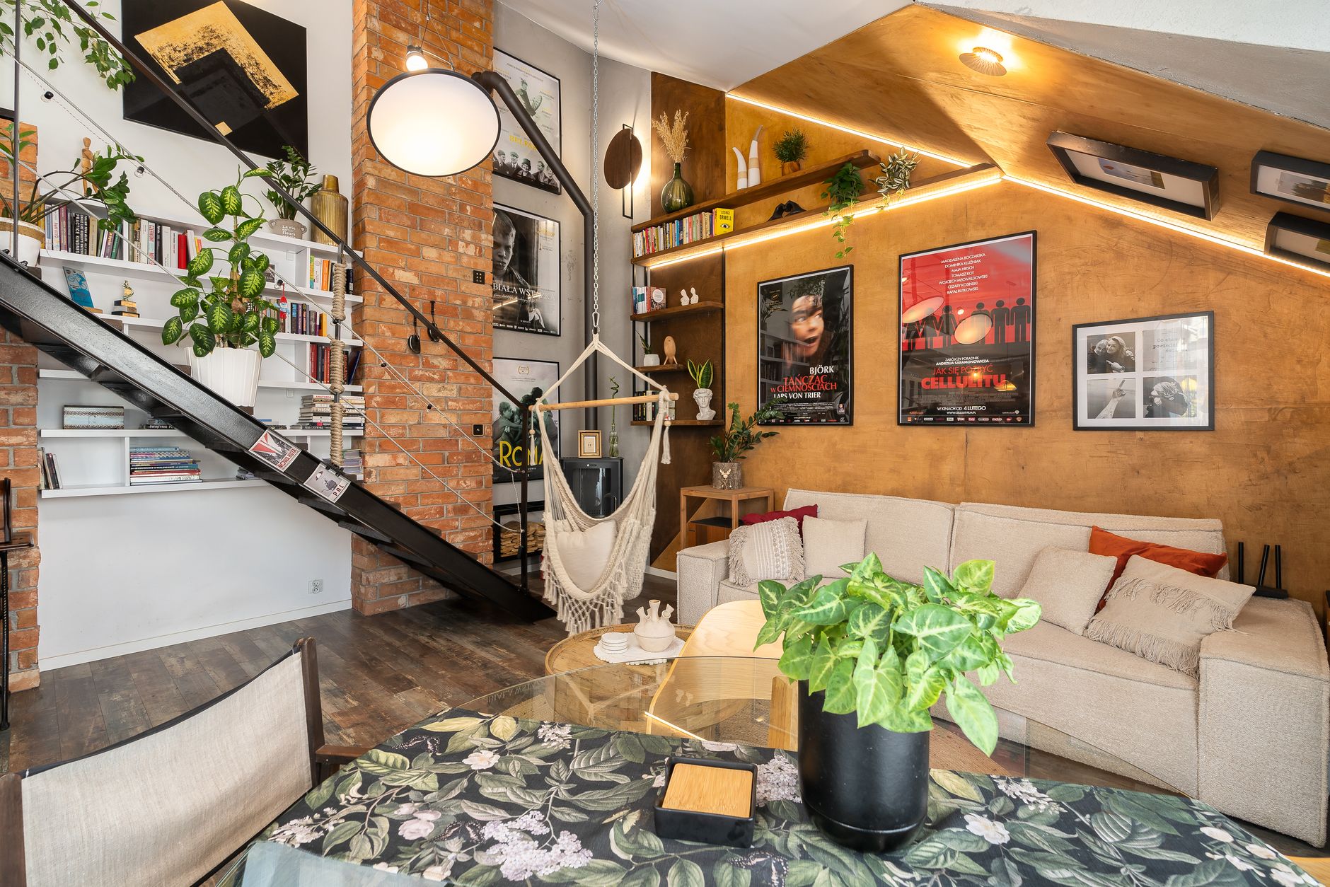 Renovated palazzo lofts dominate Florence's mid-tier Airbnb listings.