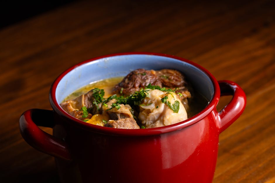 Boeuf Carottes Facile et Réconfortant : La Recette Familiale Parfaite 319 Warm and comforting hearty stew served in a rustic red pot on wood surface.