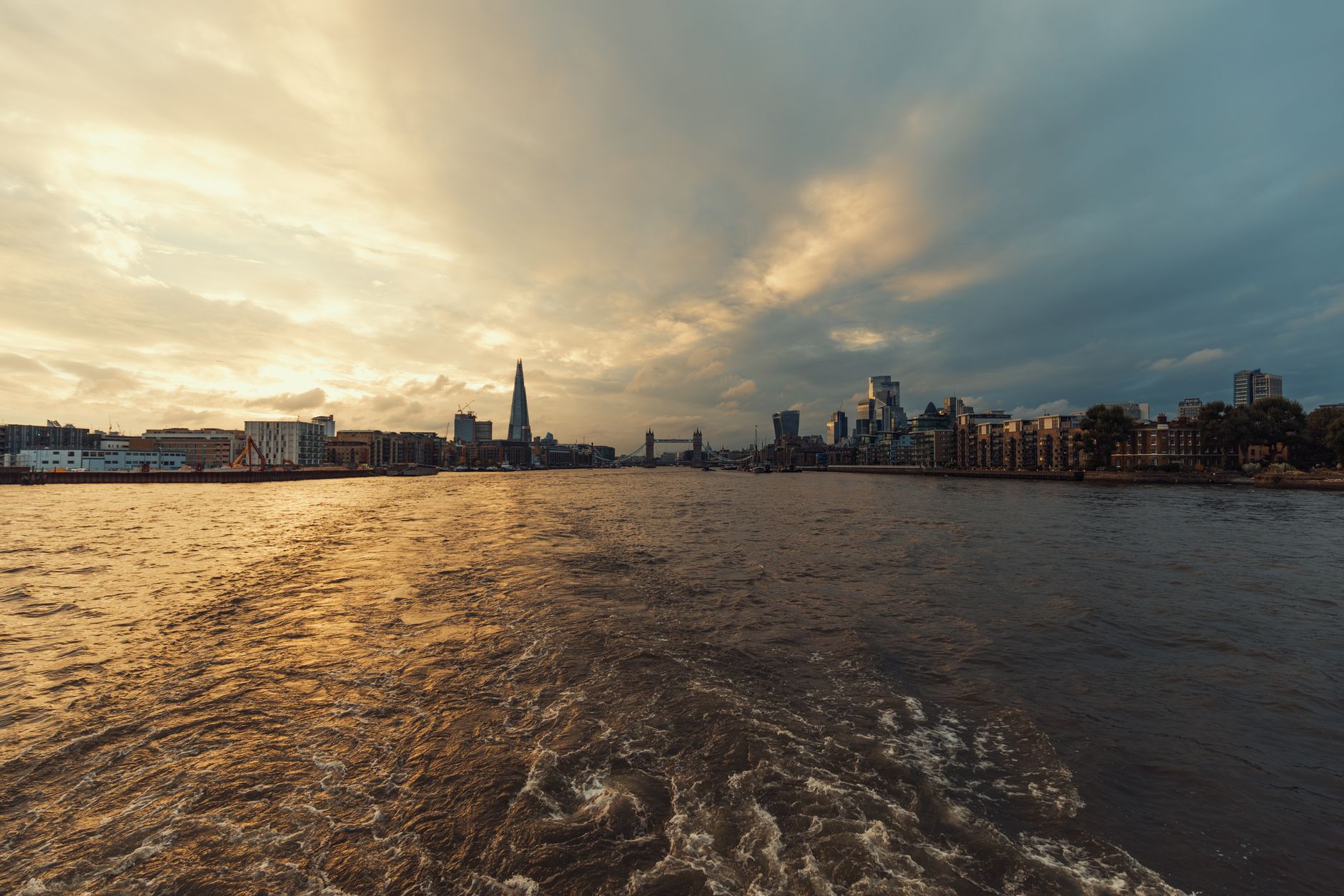 Londra'da Thames Nehri ve su şirketi altyapısı