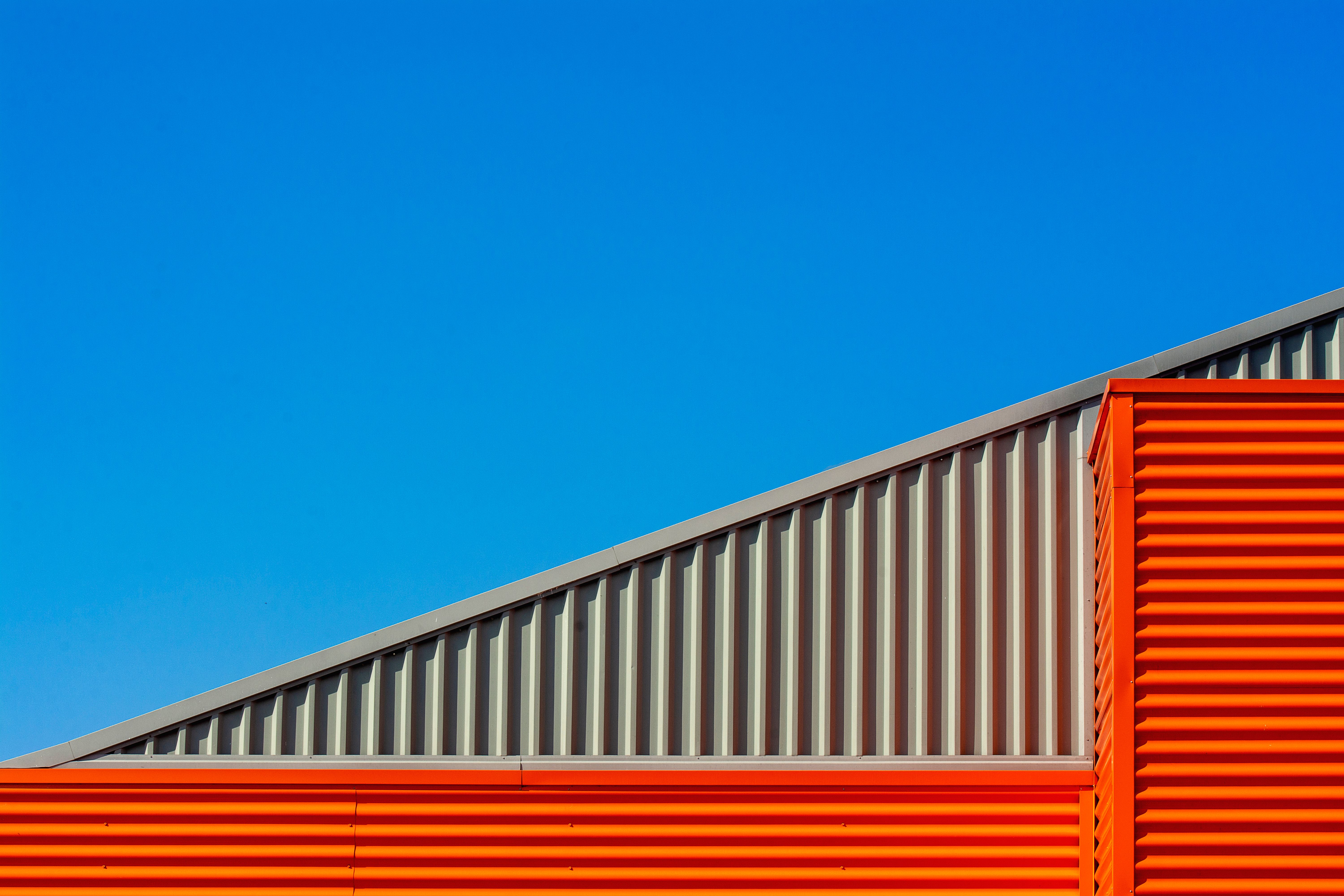 Photos gratuites de angles dynamiques, architecture colorée, architecture industrielle