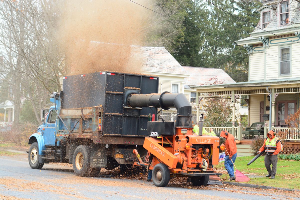 Husqvarna 525BX gas leaf blower with X-Torq engine