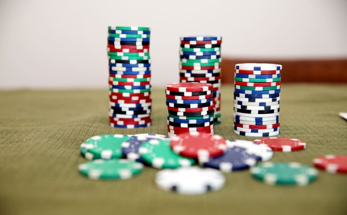 Online Casino: Spielautomaten und Live-Spiele im Überblick