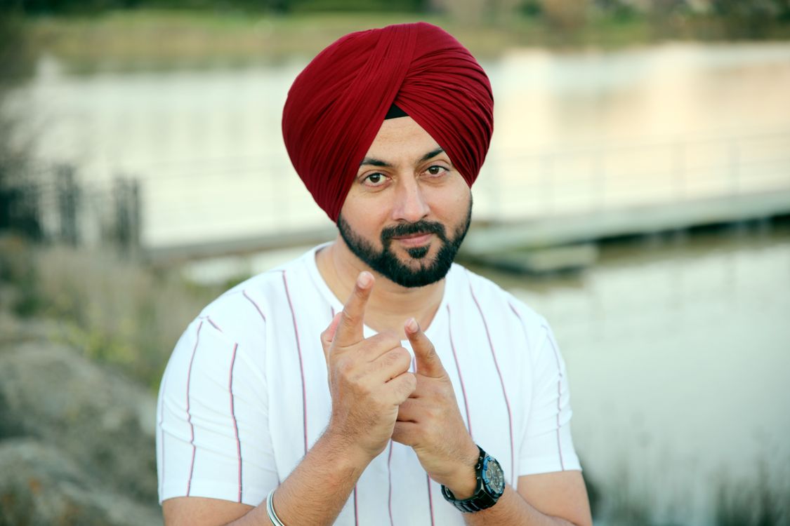 Man Outdoors in Traditional Sikh Turban · Free Stock Photo