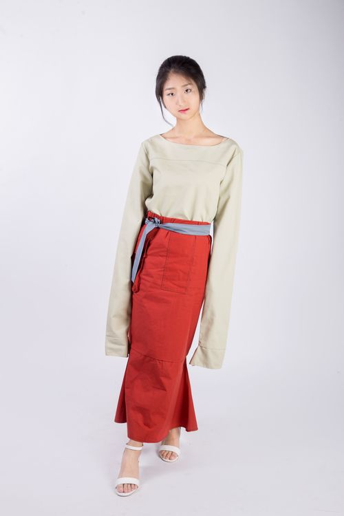 Free Portrait of a woman in a minimalist outfit with a modern style pose. Stock Photo