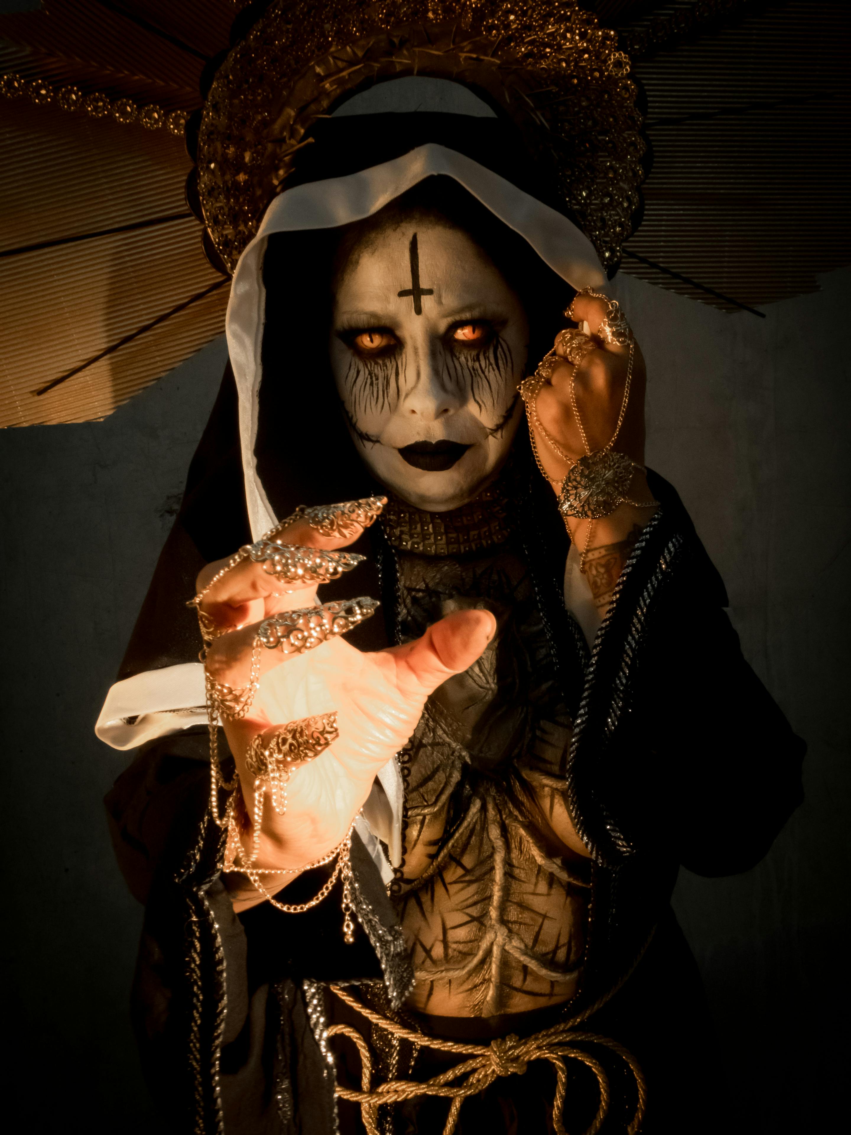 ฟรี คอสเพลย์ Sinister Nun: ภาพเหมือนวันฮาโลวีนอันมืดมิด คลังภาพถ่าย