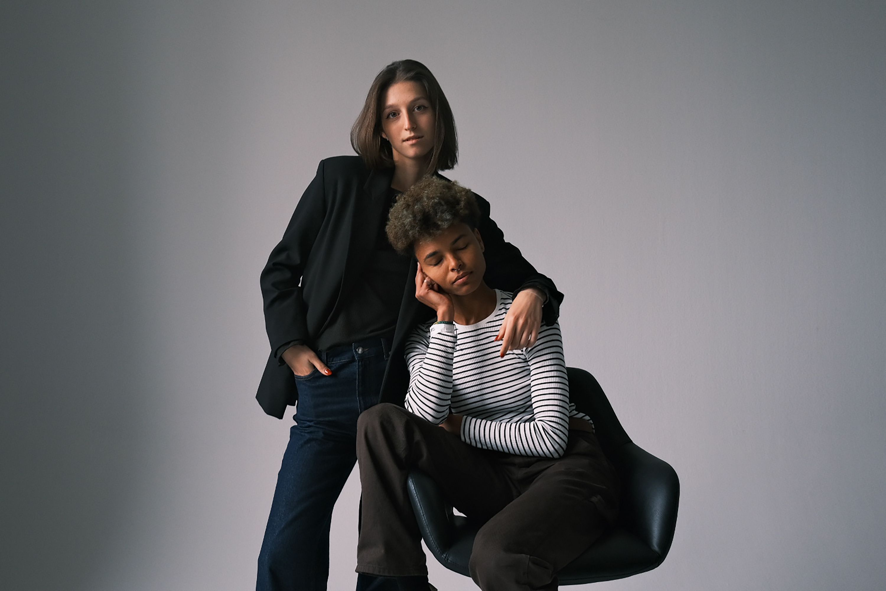 Le Duo Chic et Soin : Comment l'Harmonie entre Tenues Assorties et Soins Personnels Révèle l'Éléganc