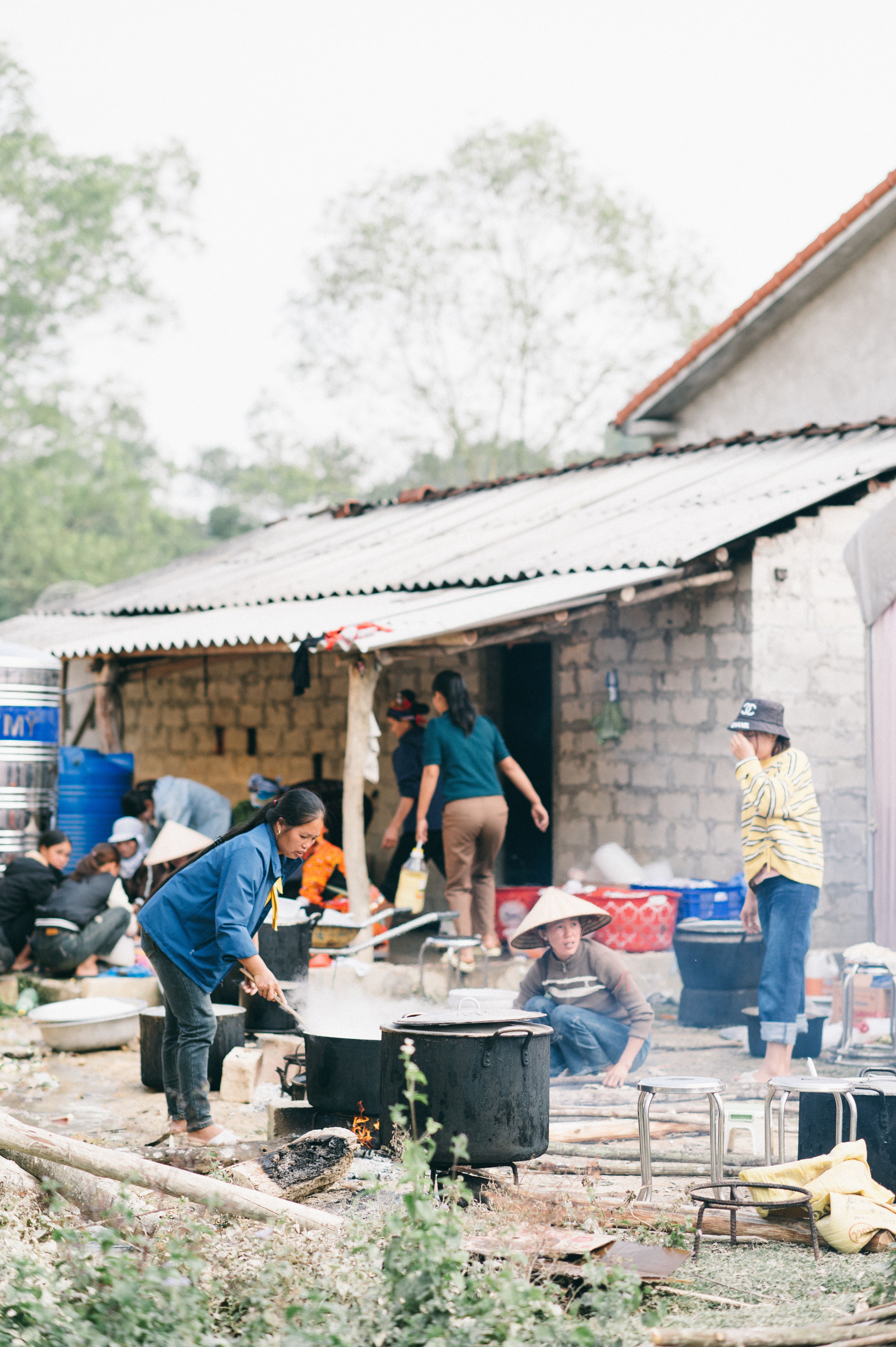 A vibrant outdoor cooking scene in Lạng Sơn, Vietnam, depicting local culture and community.
