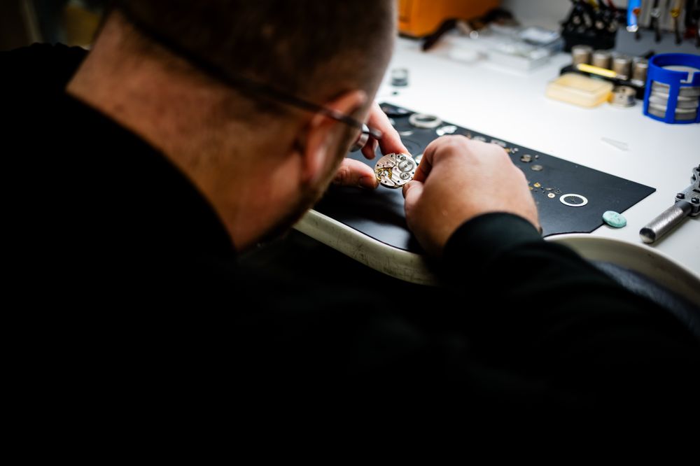 Riparazione di un orologio da polso