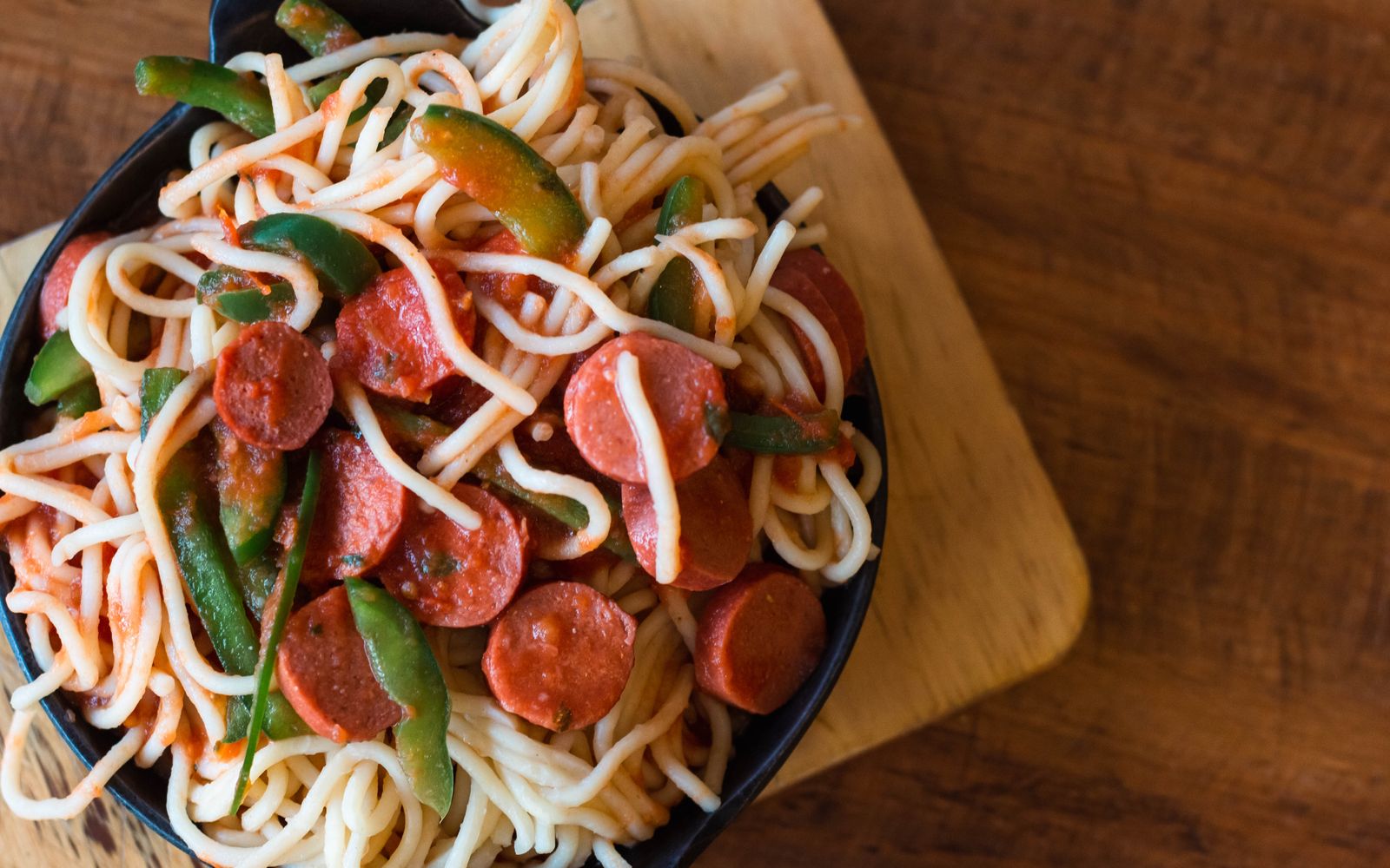 Foto de Macarrão ao sugo com linguiça calabresa