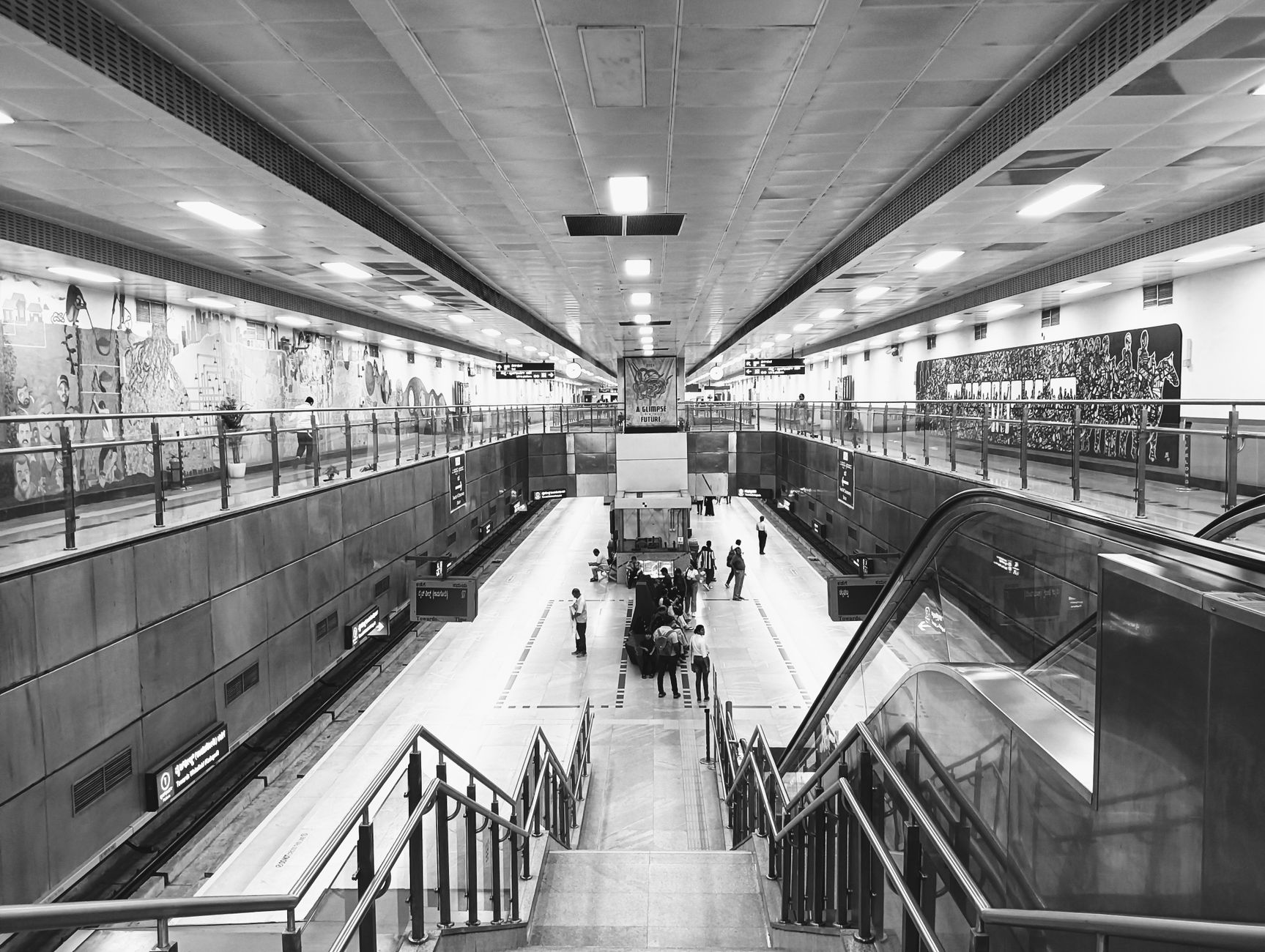 Featured image for the article: DMRC warns against phone-mounted reels on moving Metro trains