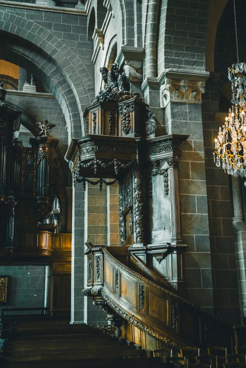 Free Explore the stunning Gothic architecture of a historical church interior with an intricate pulpit. Stock Photo