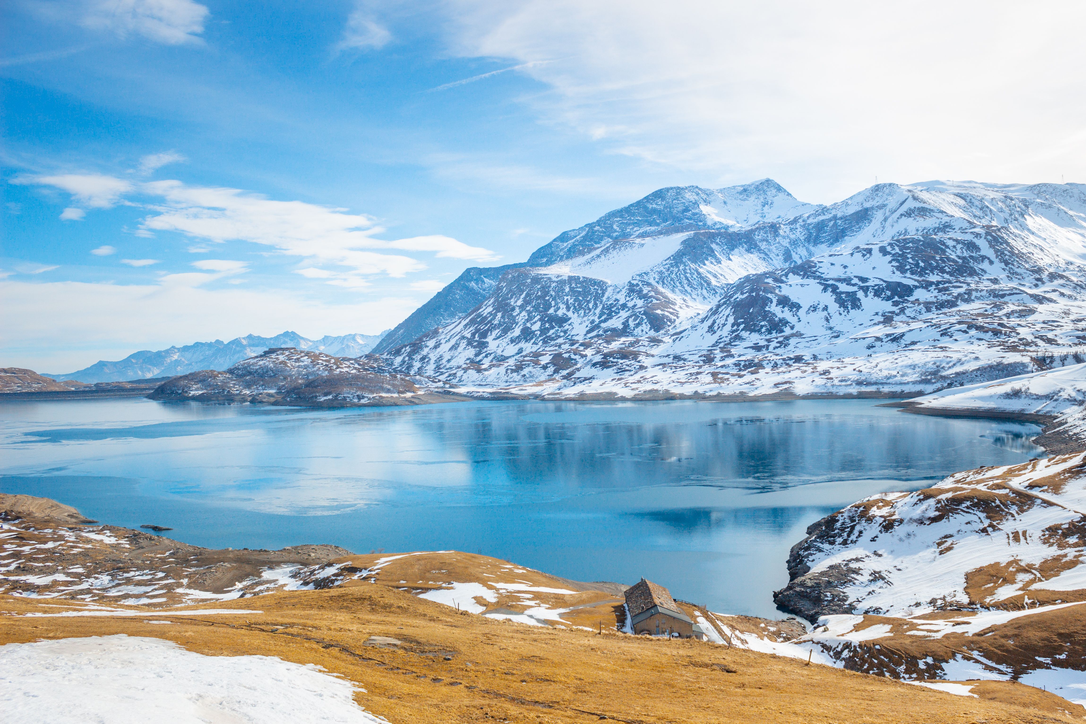 Serene Snow-Capped Mountain Lake Landscape · Free Stock Photo