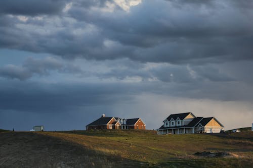 Free Houses Under Cloudy Sky Stock Photo