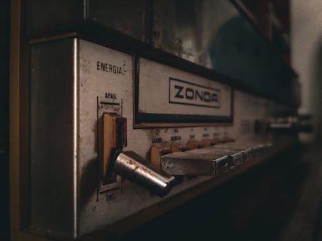 Close-up of a vintage Zonda radio showcasing its classic analog controls and retro design.