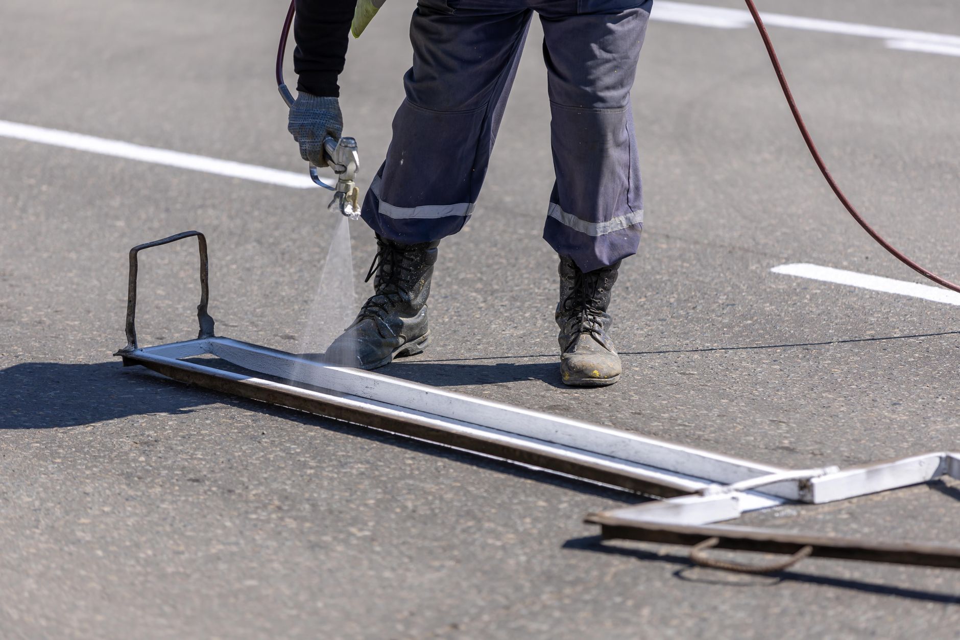 Restricții de circulație pe Autostrada A1 astăzi, pe sensurile către București și Pitești pentru reparații asfalt și trasare marcaje