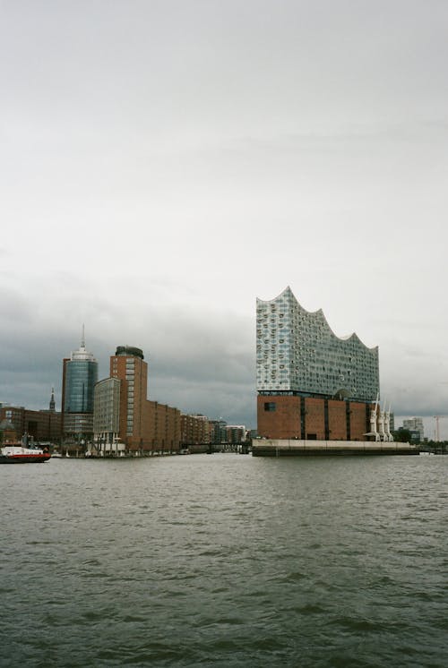 Bâtiment Près De La Mer