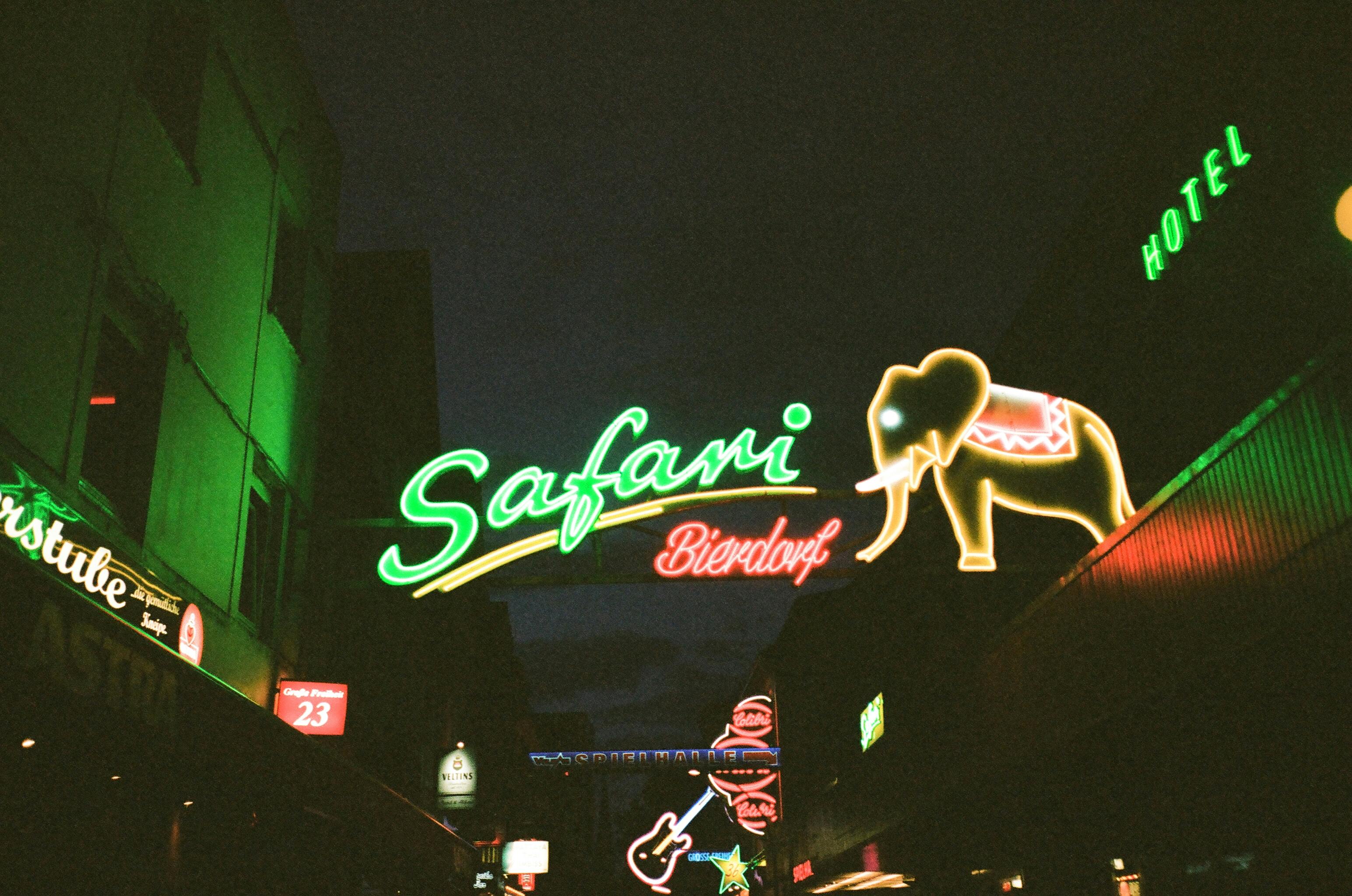 \u0e04\u0e25\u0e31\u0e07\u0e20\u0e32\u0e1e\u0e16\u0e48\u0e32\u0e22\u0e1f\u0e23\u0e35\u0e02\u0e2d\u0e07 \u0e01\u0e25\u0e32\u0e07\u0e04\u0e37\u0e19, \u0e01\u0e32\u0e23\u0e17\u0e48\u0e2d\u0e07\u0e40\u0e17\u0e35\u0e48\u0e22\u0e27, \u0e01\u0e32\u0e23\u0e2a\u0e30\u0e17\u0e49\u0e2d\u0e19