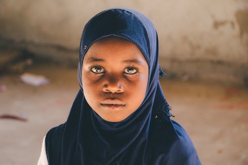 Kostnadsfri bild av afrikansk tjej, allvarlig, ansikte