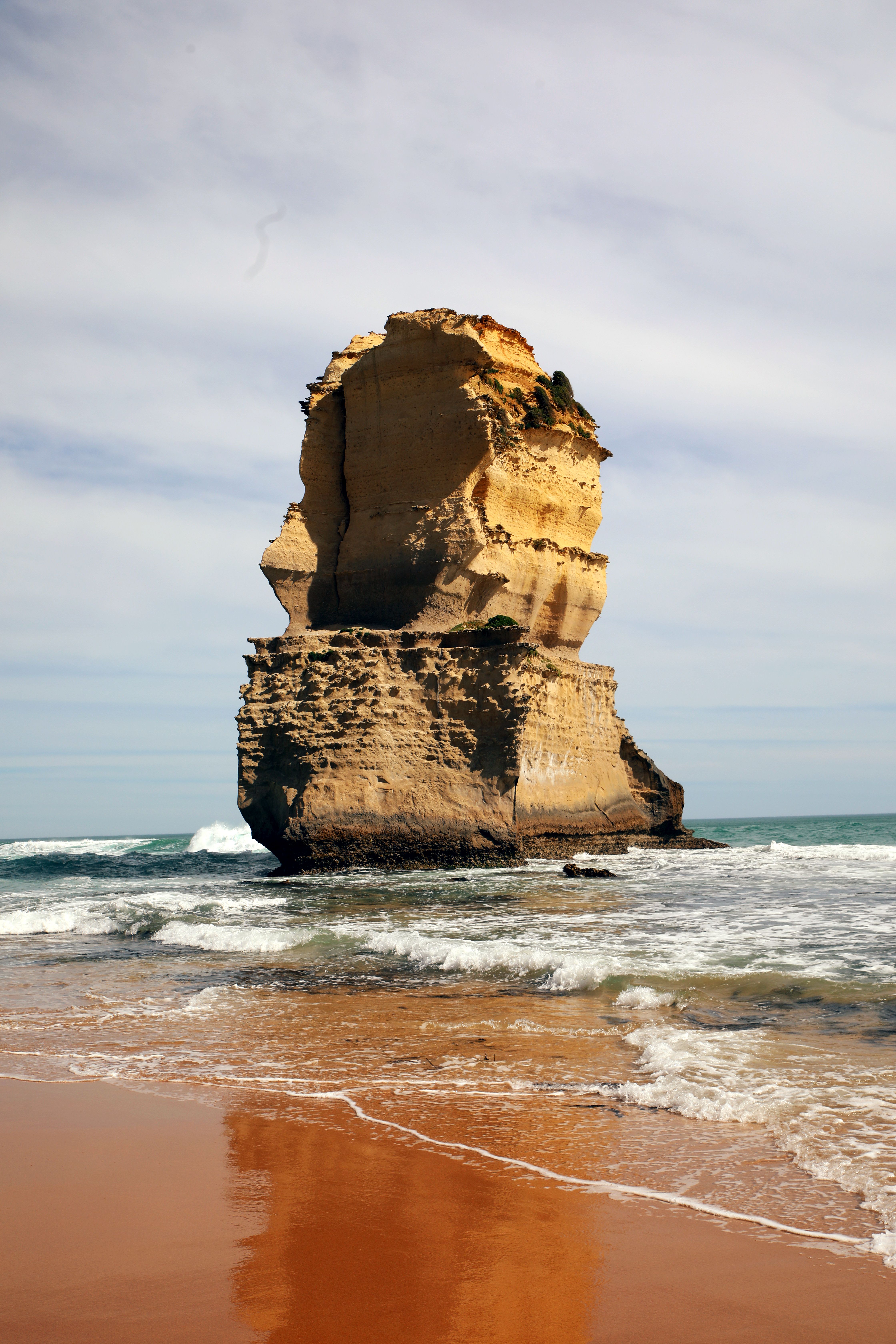 Dramatic Rock Formation Along Ocean Shoreline · Free Stock Photo