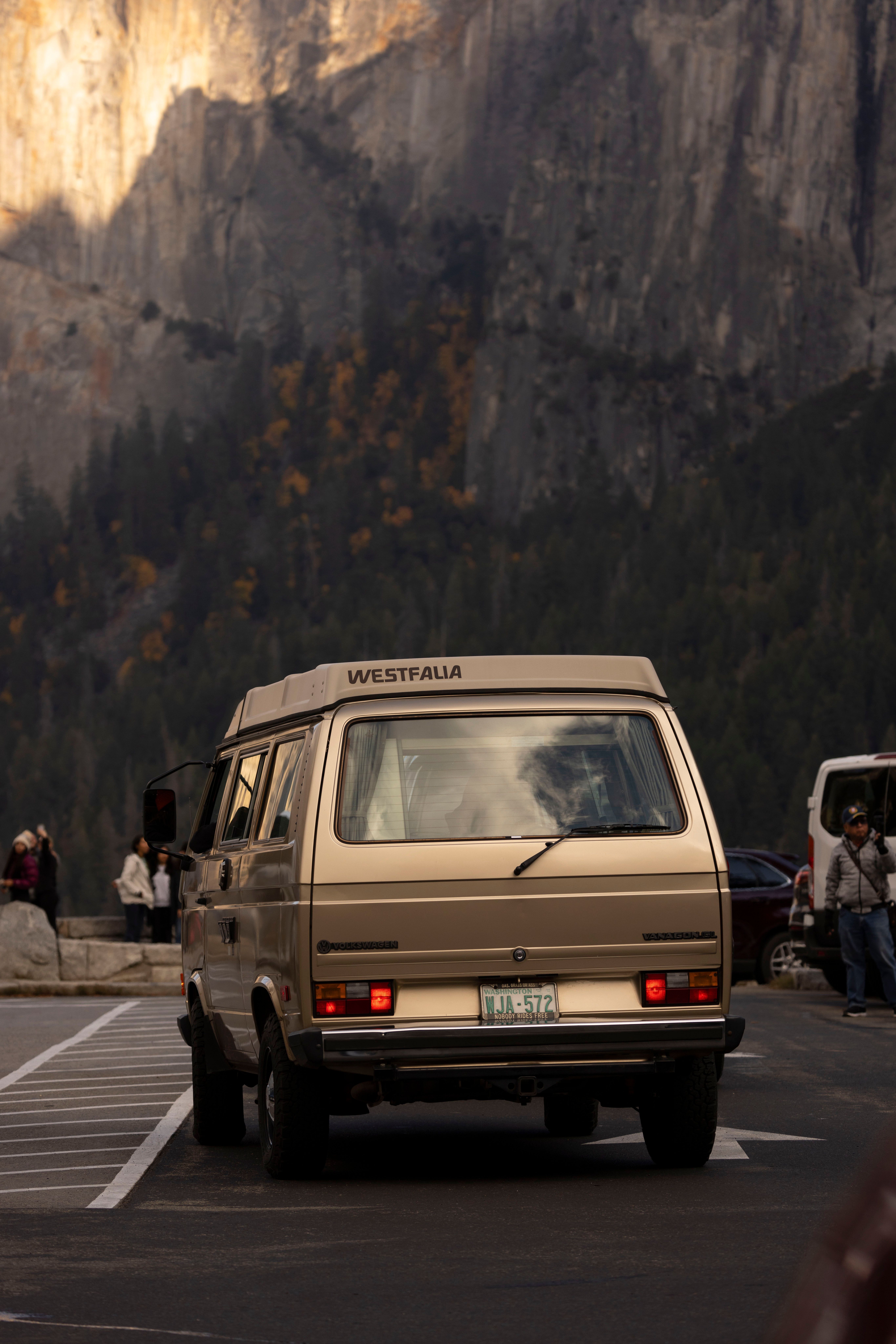 Vintage Camper Van in Scenic Mountain Landscape · Free Stock Photo