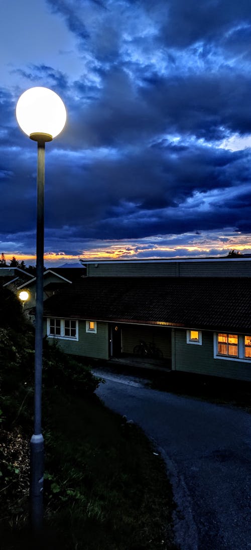 Fotos de stock gratuitas de cielo azul, cielo del atardecer, cielos nublados