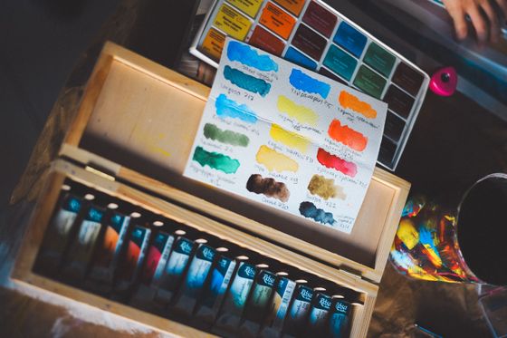 Fanned colour swatch samples, photo by Daka on Pexels